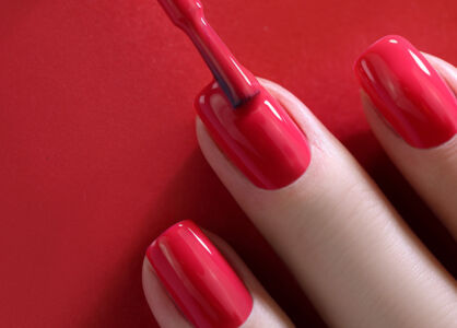 smalto semipermanente applicarlo rimuoverlo Manicure table